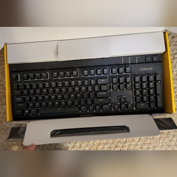 Keyboard Corsair Strafe RGB Mechanical Keyboard Multi Color. UNUSED!! Open Box - Picture 5 of 7